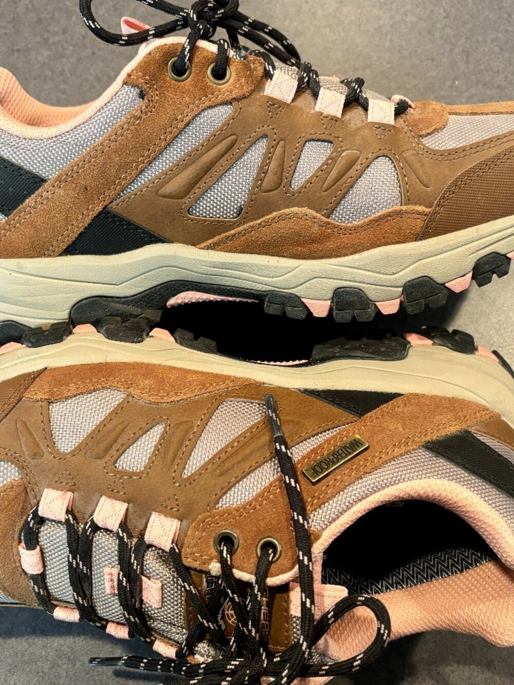 ~~Skechers Selmen West Highland Hiking Shoes Brown Pink Woman U.S. Size 8..EUC!!